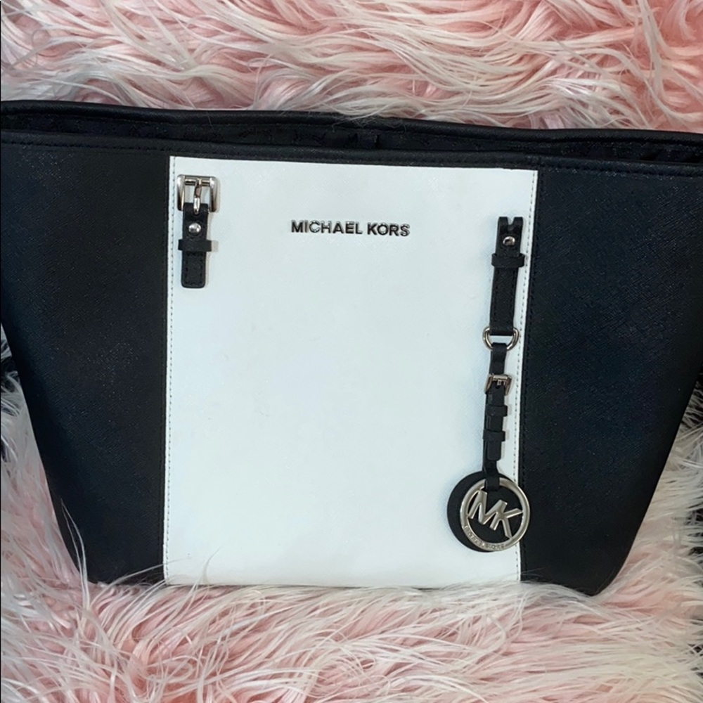 ❌🔥Authentic Michael  Kors 🌸🦋